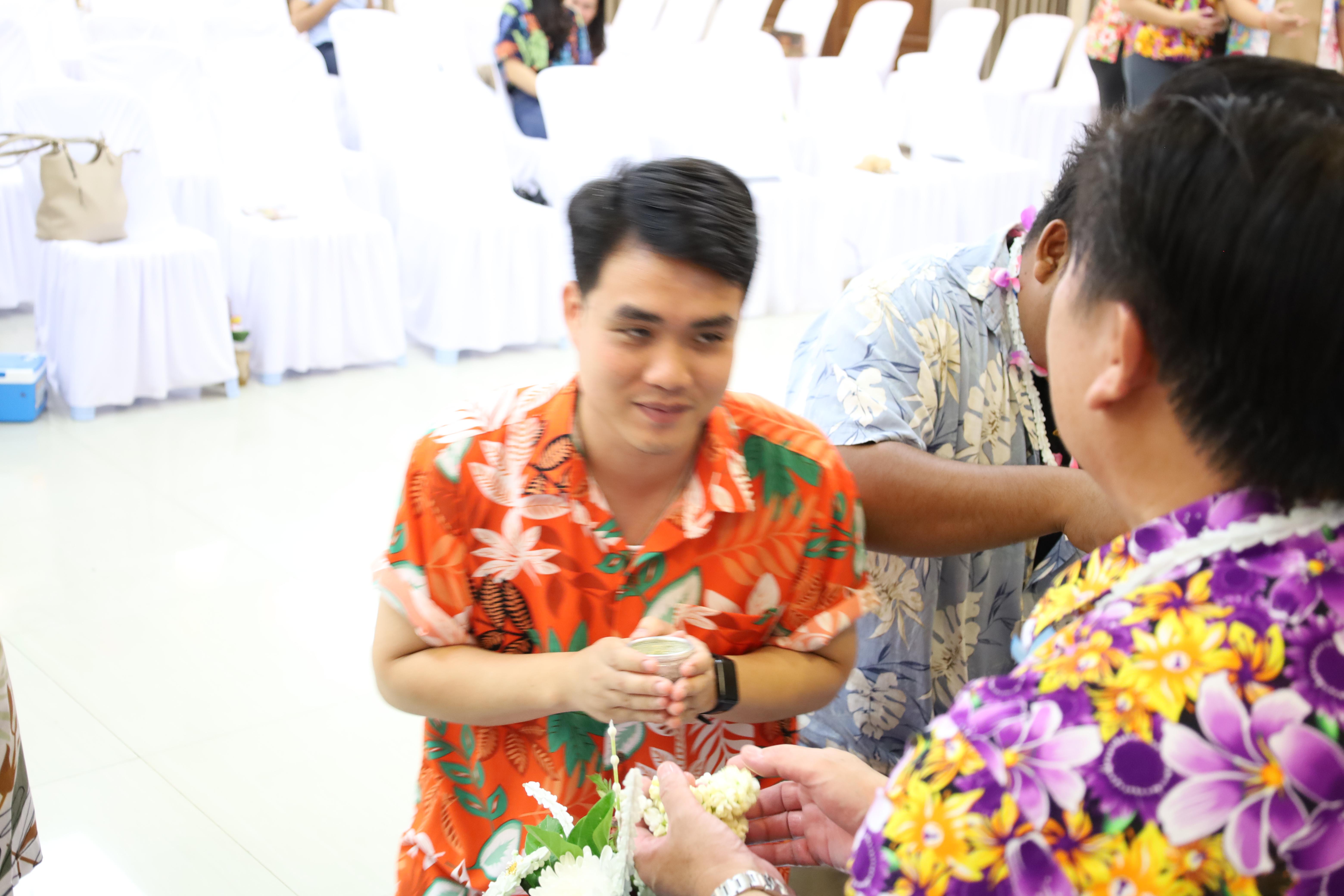 119. วันที่ 26 เมษายน 2568 สาขาการบริหารการศึกษา ได้จัดกิจกรรมรดน้ำดำหัวคณาจารย์ระดับบัณฑิตศึกษา ประจำสาขาการบริหารการศึกษา ณ ห้องประชุมครุร่มสัก 1 ชั้น 3 อาคารคณะครุศาสตร์